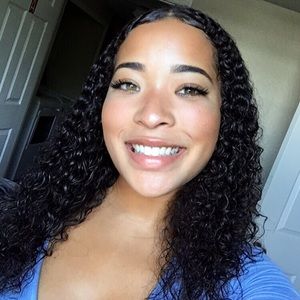 Meet your Posher, Siara